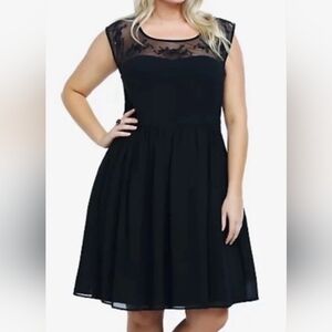 Torrid Floral Mesh Embroidered Illusion Special Occasion Dress- Size 26